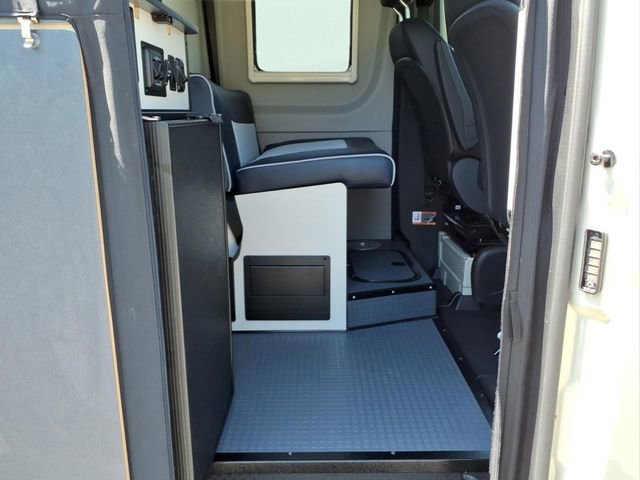 Used 2022 Mercedes-Benz Sprinter 144 Cargo image 7