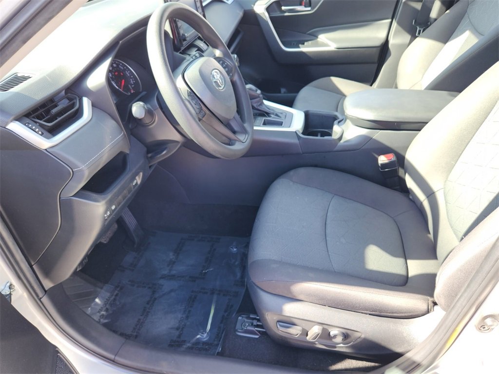 Used 2022 Toyota RAV4 XLE image 6