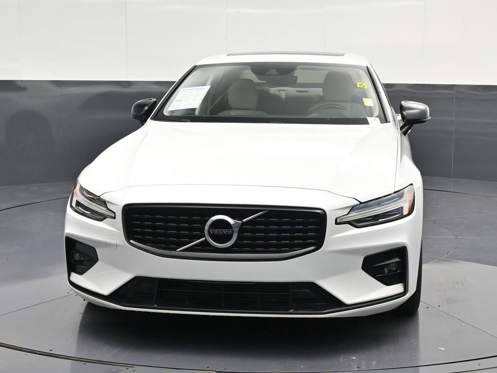 Used 2021 Volvo S60 T5 Momentum w/ Premium Package image 6