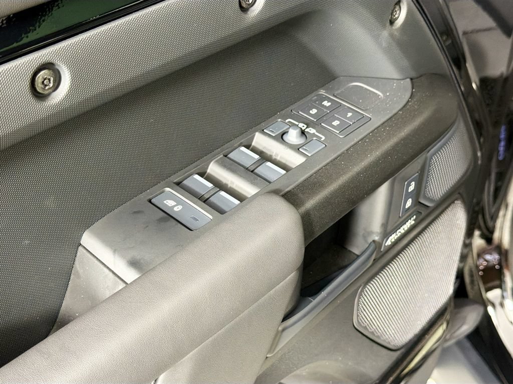 New 2026 Land Rover Defender 110 OCTA AWD/4WD image 18