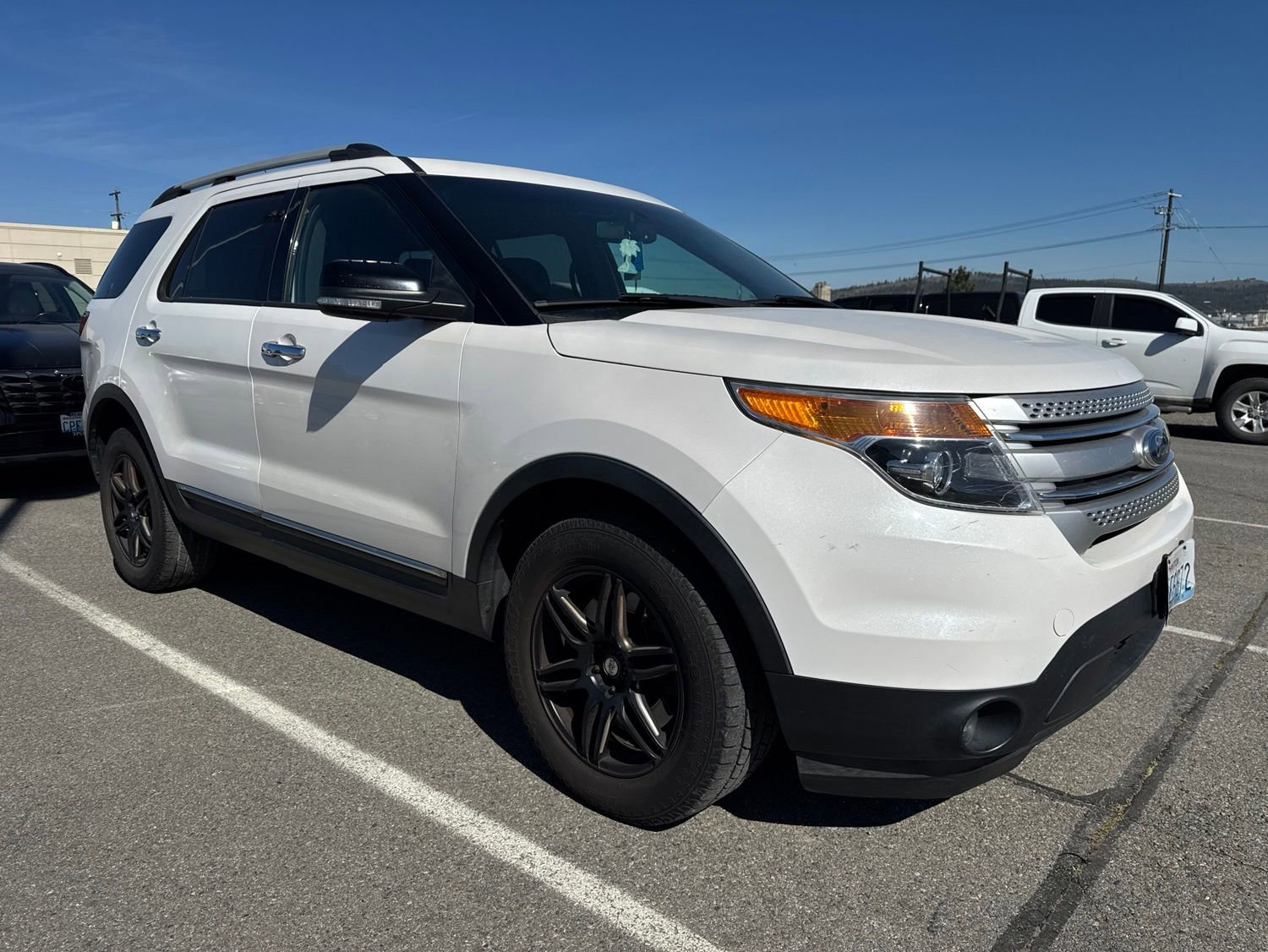 Used 2014 Ford Explorer XLT w/ Equipment Group 202A AWD/4WD image 3