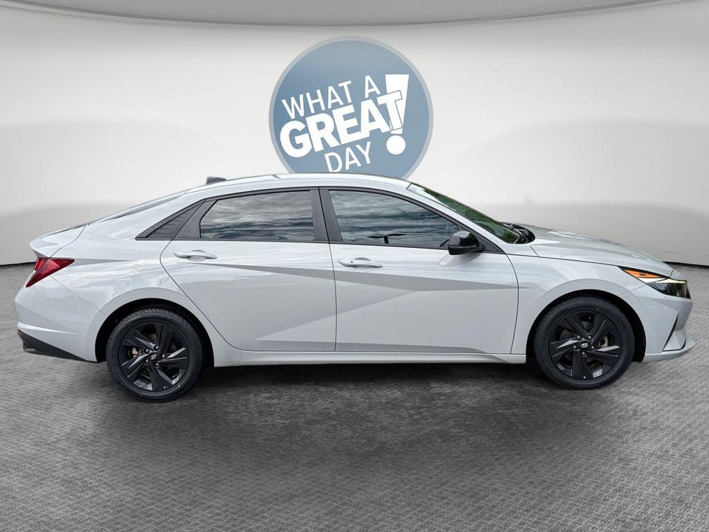 Used 2021 Hyundai Elantra SEL FWD image 2