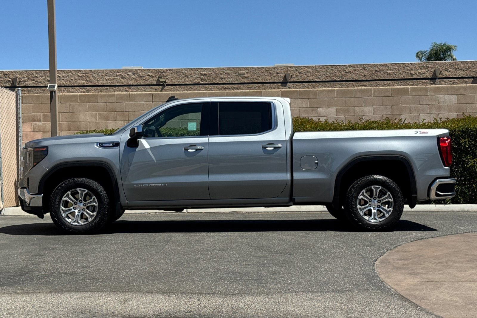 Certified 2024 GMC Sierra 1500 SLE w/ X31 Off-Road Package AWD/4WD image 7
