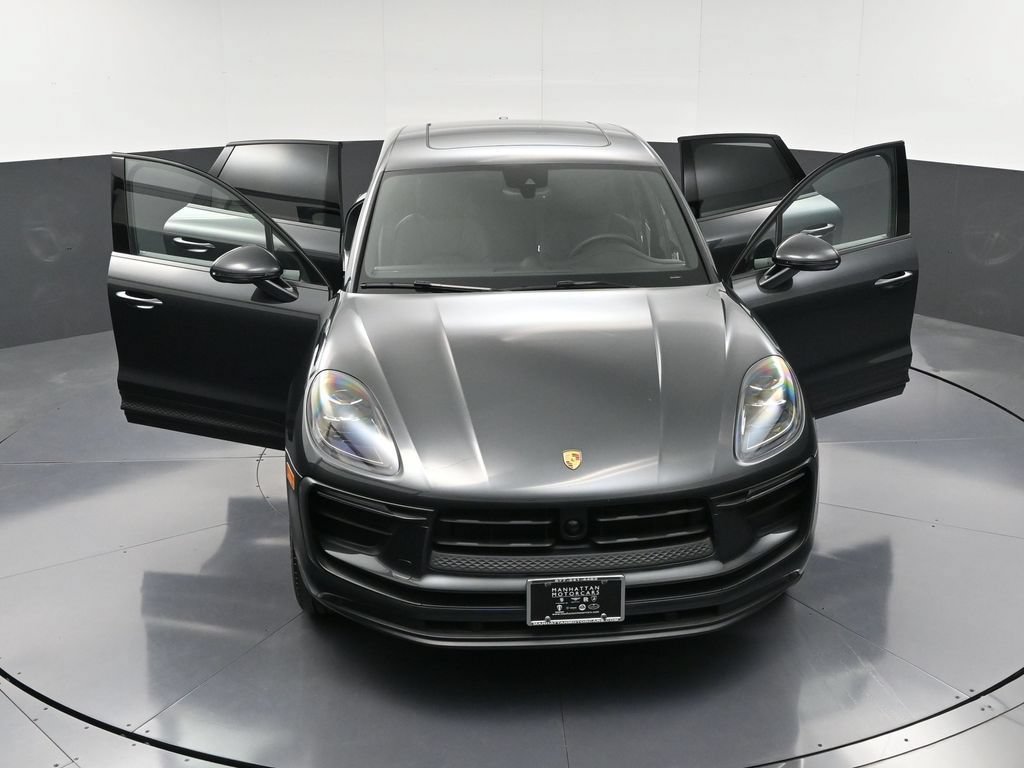 Certified 2025 Porsche Macan AWD/4WD image 34