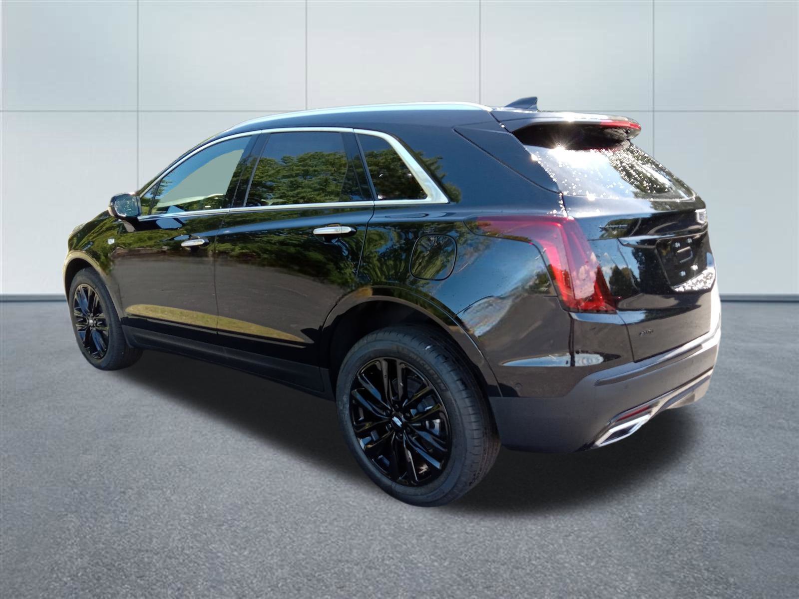 New 2026 Cadillac XT5 Premium Luxury w/ LPO, ONYX Package AWD/4WD image 3