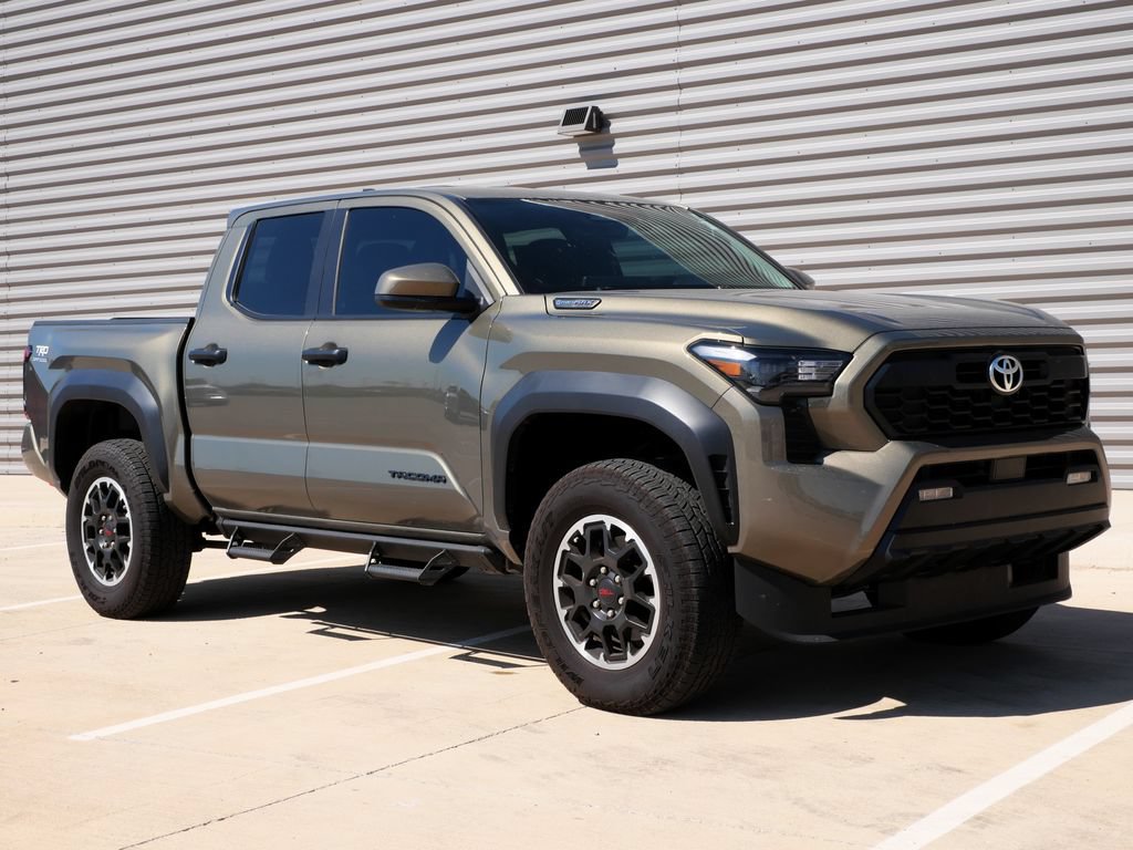 Used 2025 Toyota Tacoma TRD Off-Road AWD/4WD image 1
