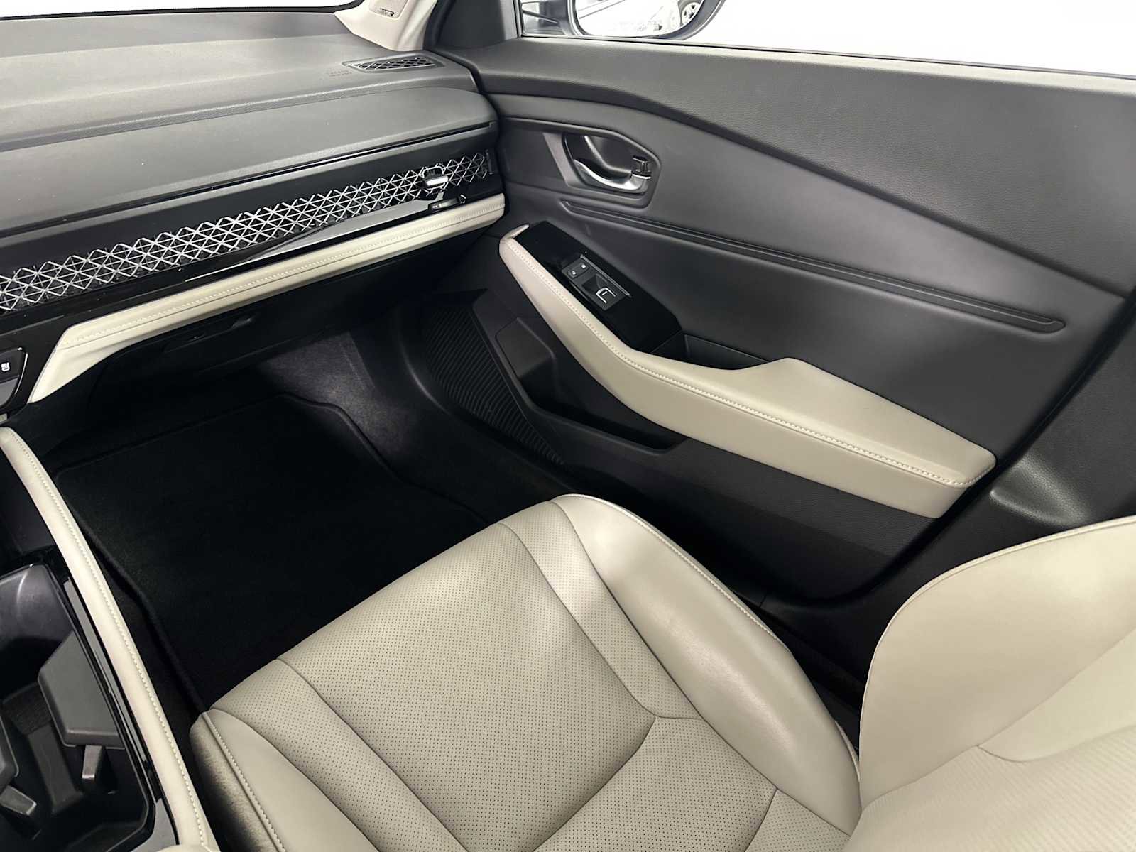 Used 2024 Honda Accord Touring image 13