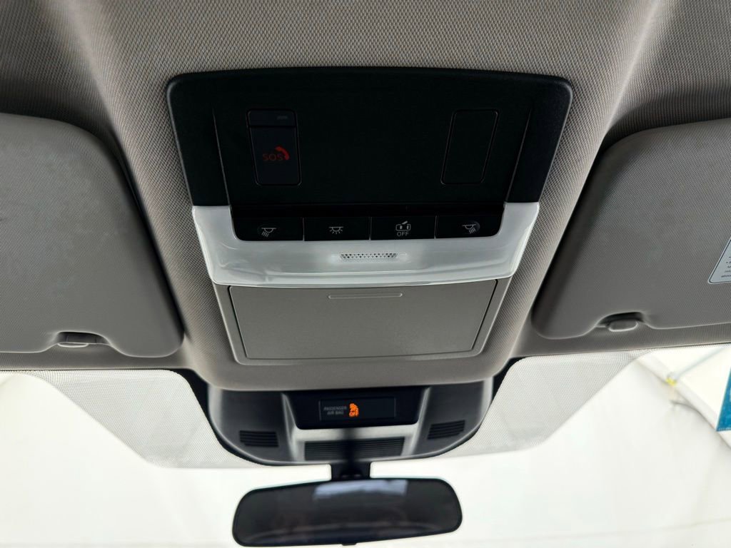 Used 2025 Nissan Rogue SV image 39