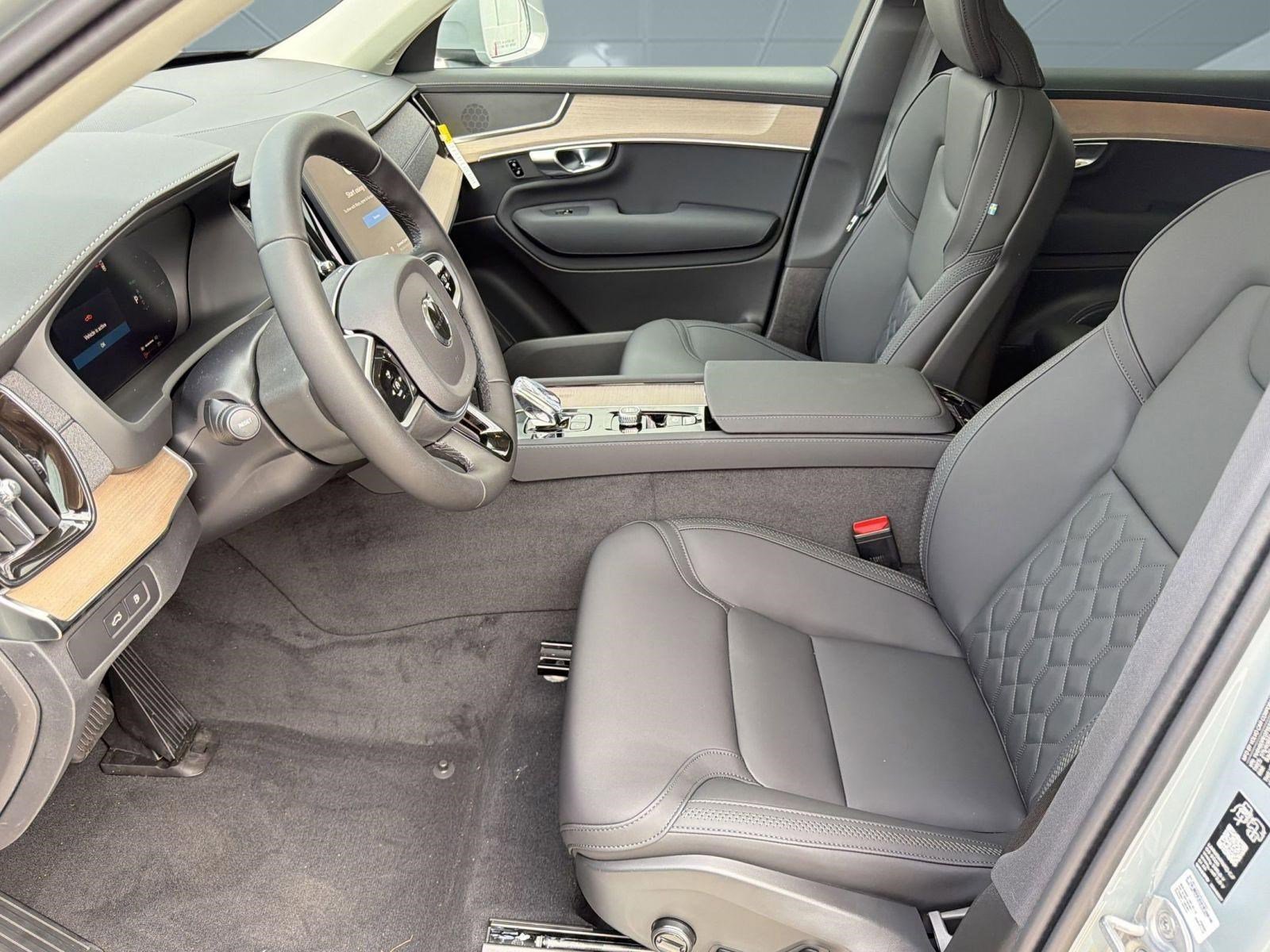New 2026 Volvo XC90 T8 Plus w/ Protection Package AWD/4WD image 5