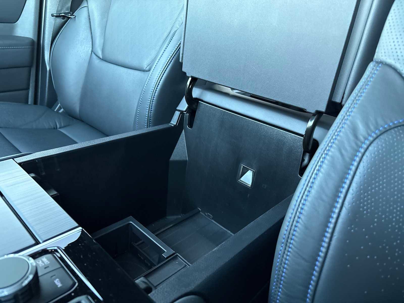 Used 2025 Toyota Sequoia Platinum image 39