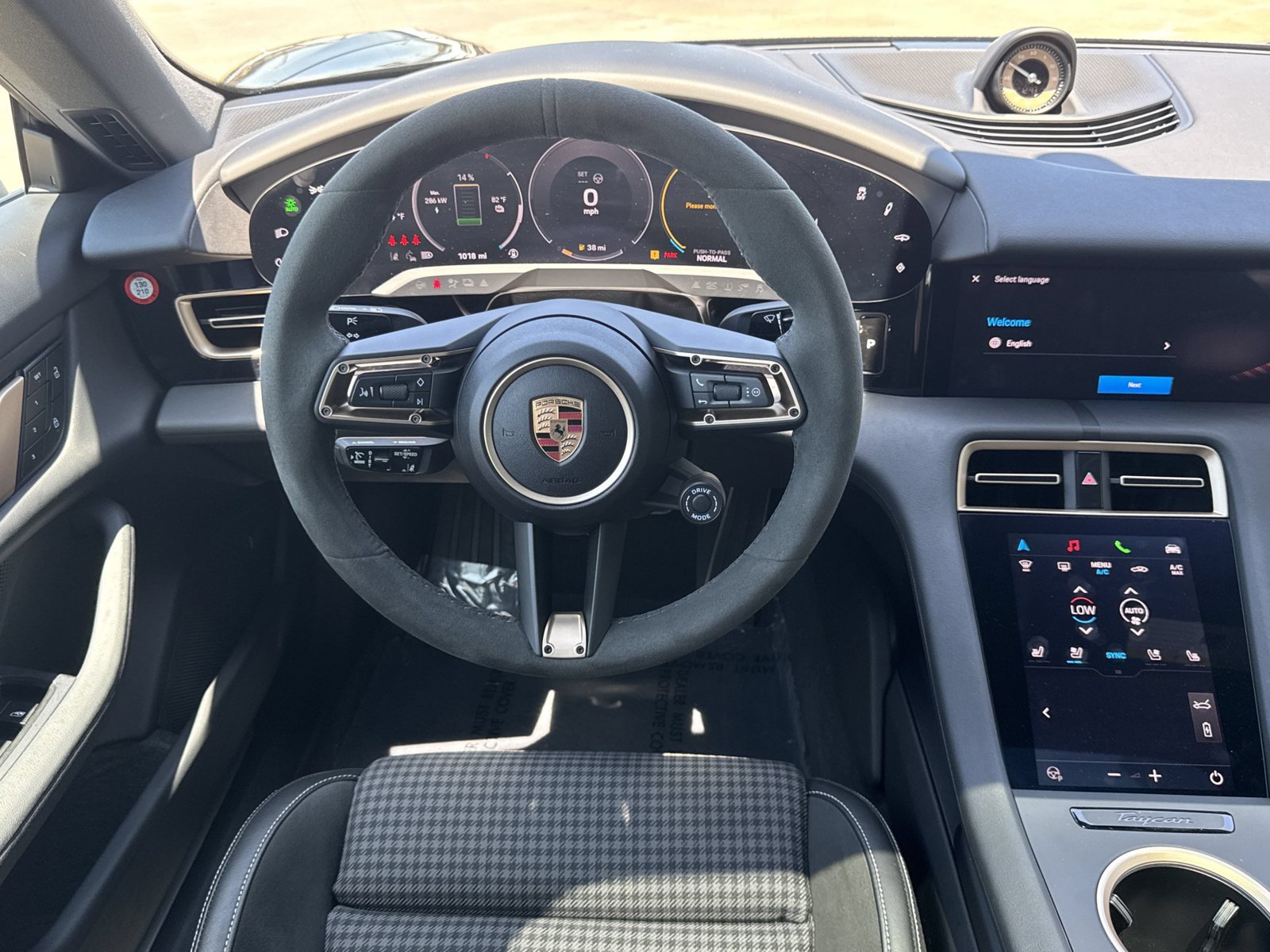 New 2025 Porsche Taycan 4S AWD/4WD image 17
