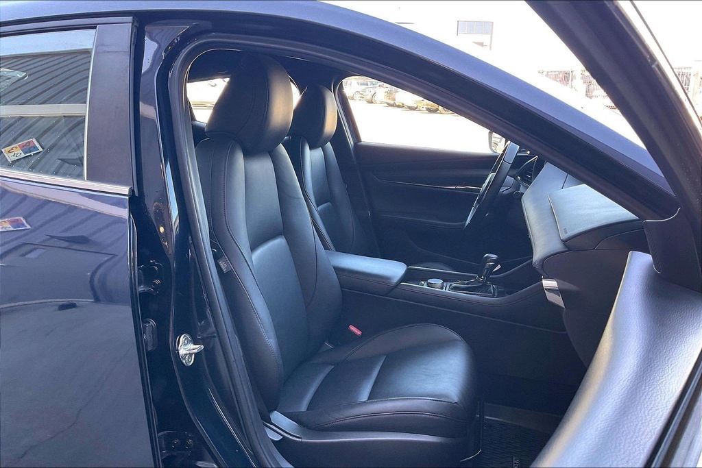 Used 2019 MAZDA MAZDA3 Hatchback w/ Preferred Package FWD image 7