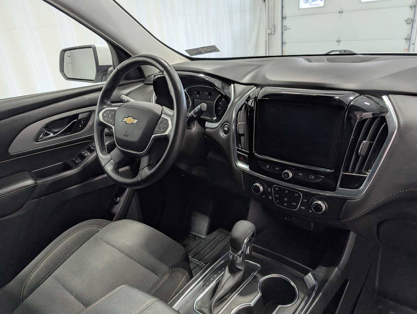 Used 2021 Chevrolet Traverse LT image 42