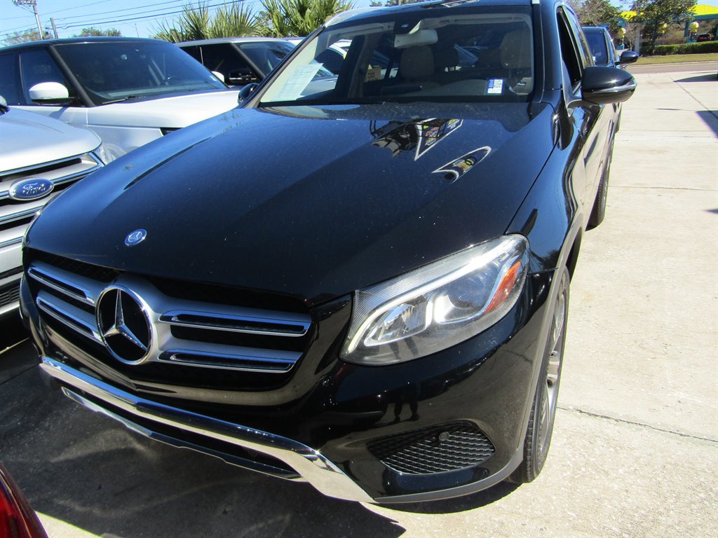 Used 2017 Mercedes-Benz GLC 300 image 2