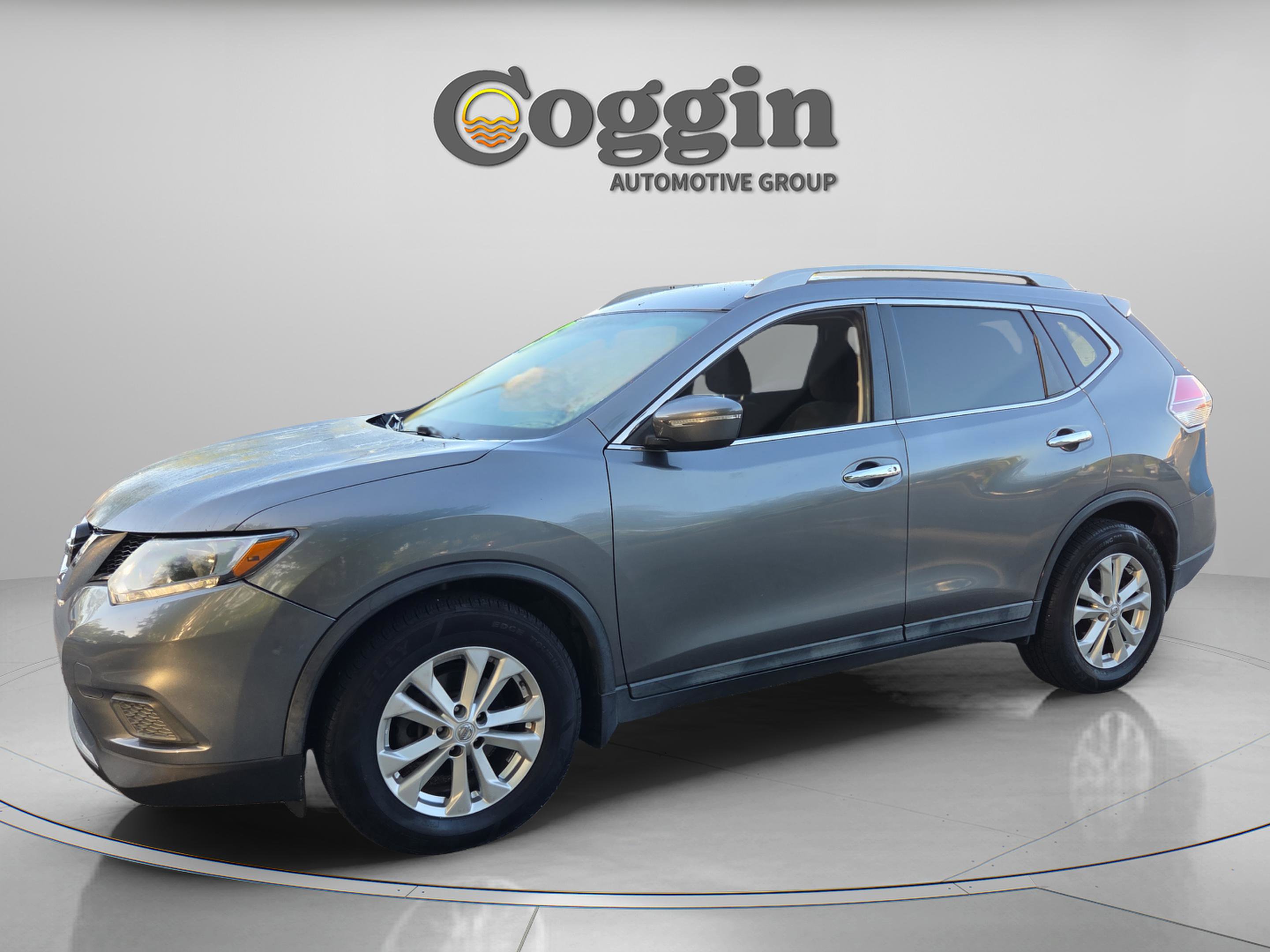 Used 2015 Nissan Rogue SV image 1