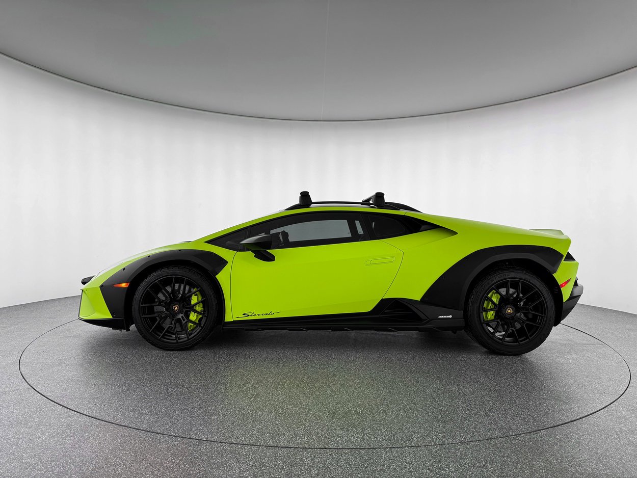 Used 2023 Lamborghini Huracan Sterrato image 2