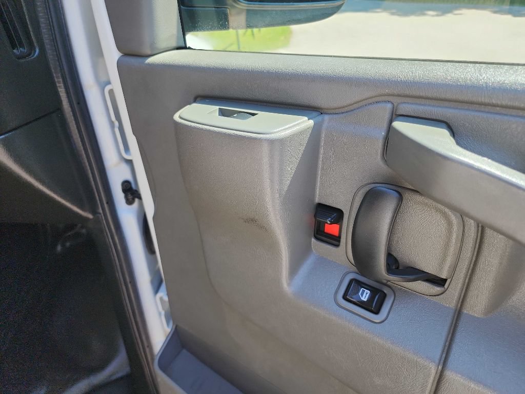 Used 2018 Chevrolet Express 2500 w/ Driver Convenience Package RWD image 29
