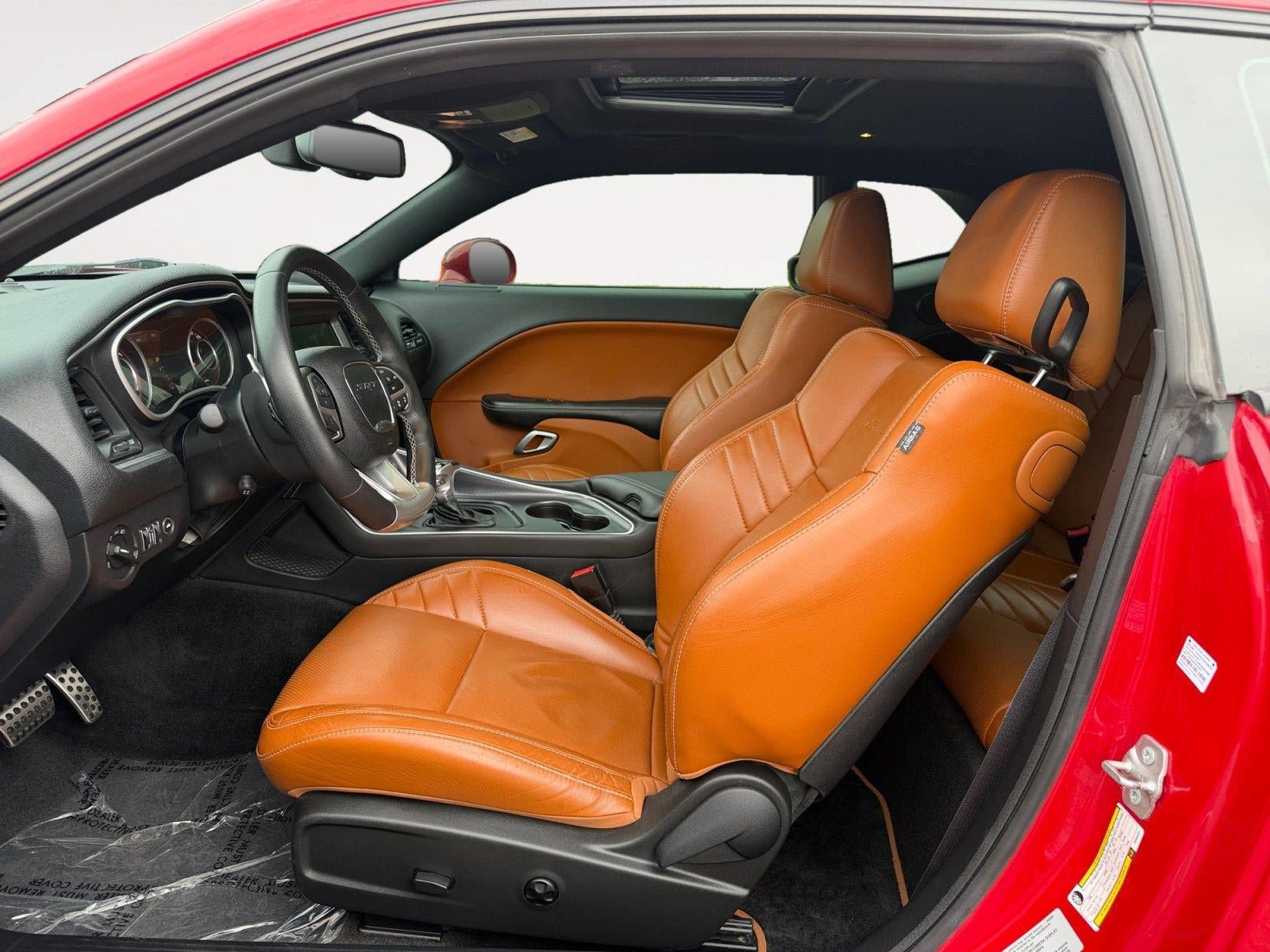 Used 2015 Dodge Challenger SRT w/ Technology Group RWD image 9