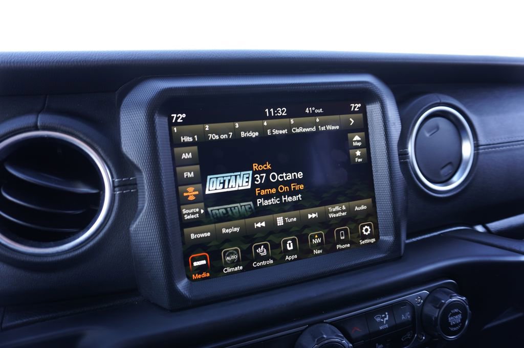 Used 2022 Jeep Wrangler Unlimited Sahara w/ Cold Weather Group image 16