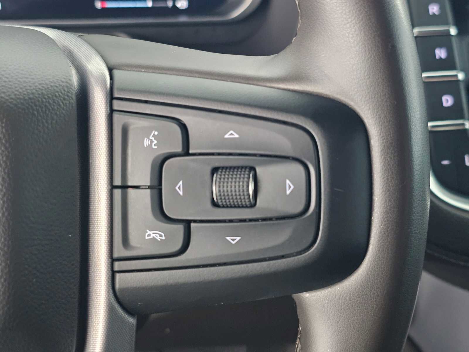 Used 2023 GMC Yukon SLT image 30