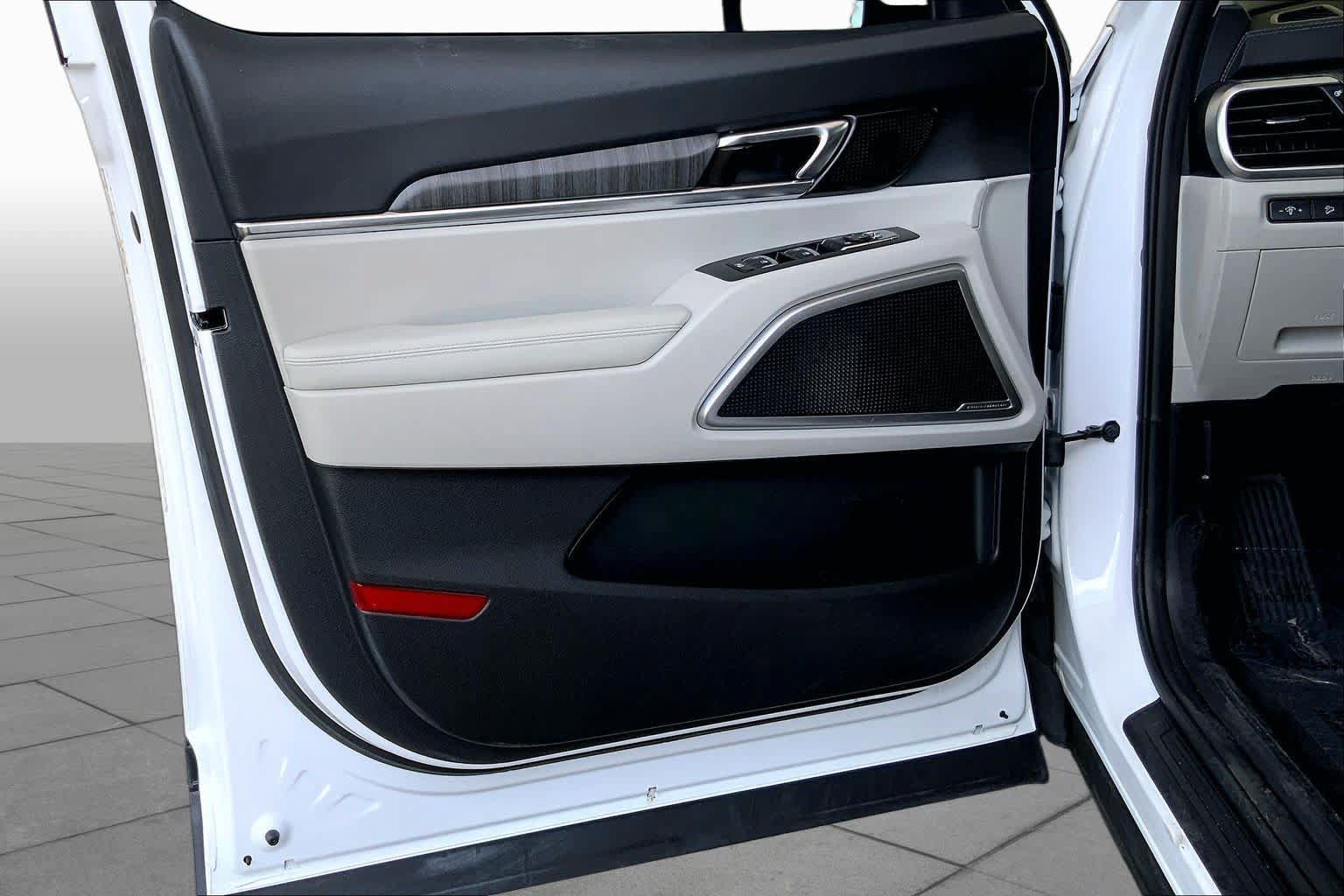 Used 2023 Kia Telluride EX w/ EX Captain's Chair Package FWD image 22