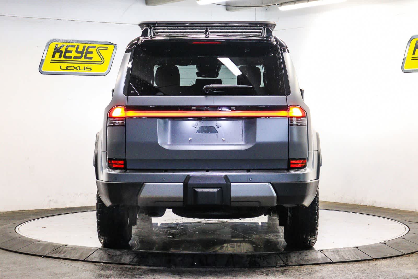 Used 2024 Lexus GX 550 AWD/4WD image 3