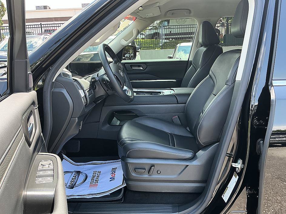 Certified 2025 Nissan Armada SV RWD image 13