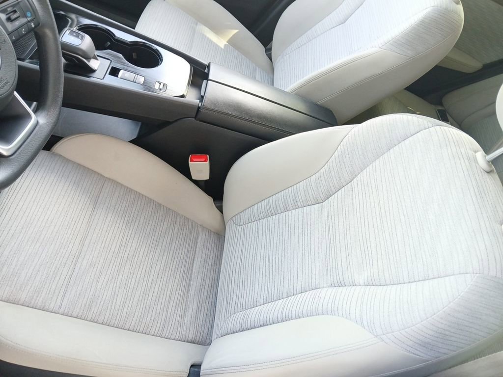 Used 2023 Nissan Rogue SV image 24