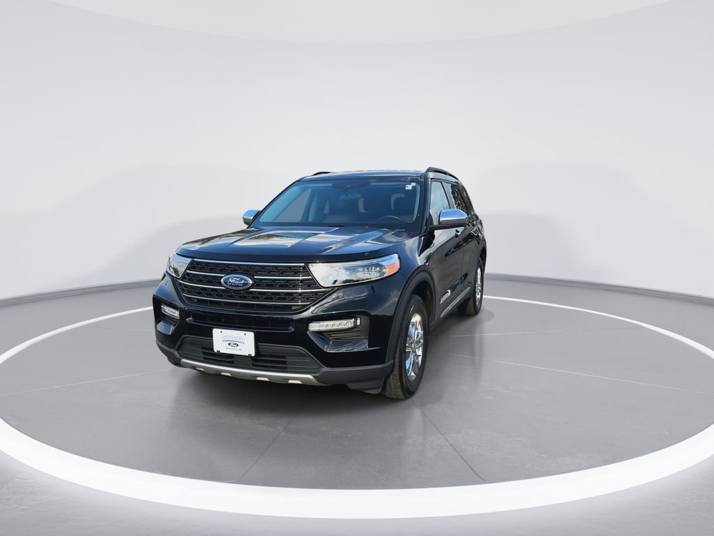 Used 2023 Ford Explorer XLT w/ Equipment Group 202A AWD/4WD image 2