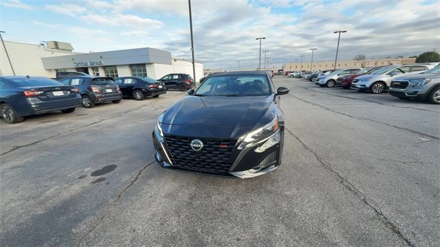 Used 2024 Nissan Altima 2.5 SR image 3