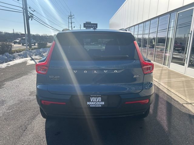 Certified 2025 Volvo XC40 B5 Plus image 4