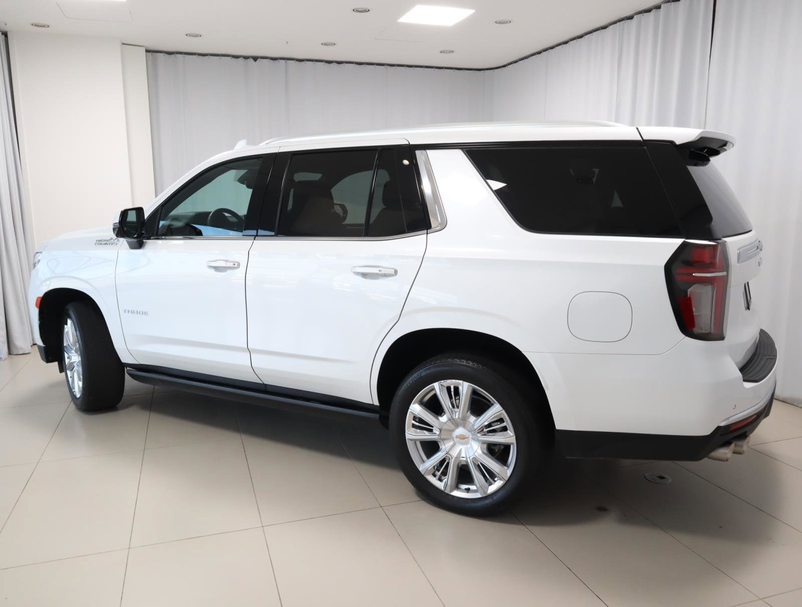 Used 2023 Chevrolet Tahoe High Country w/ Premium Package 2 image 3