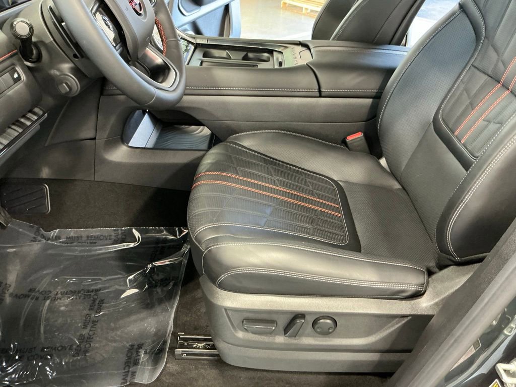 Used 2025 Nissan Armada PRO-4X image 16