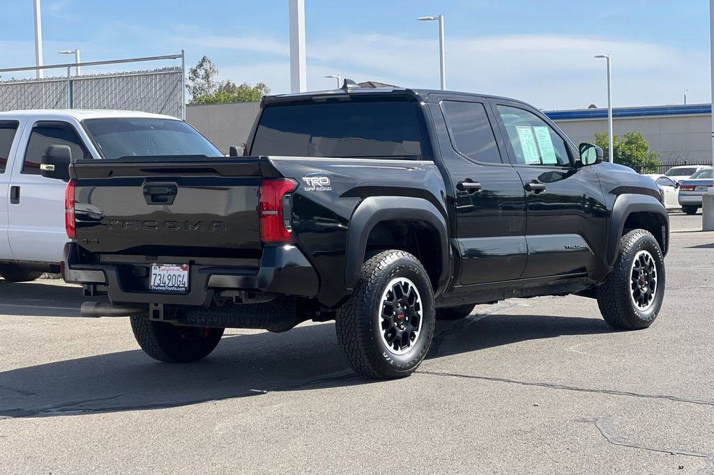 Certified 2025 Toyota Tacoma TRD Off-Road image 3