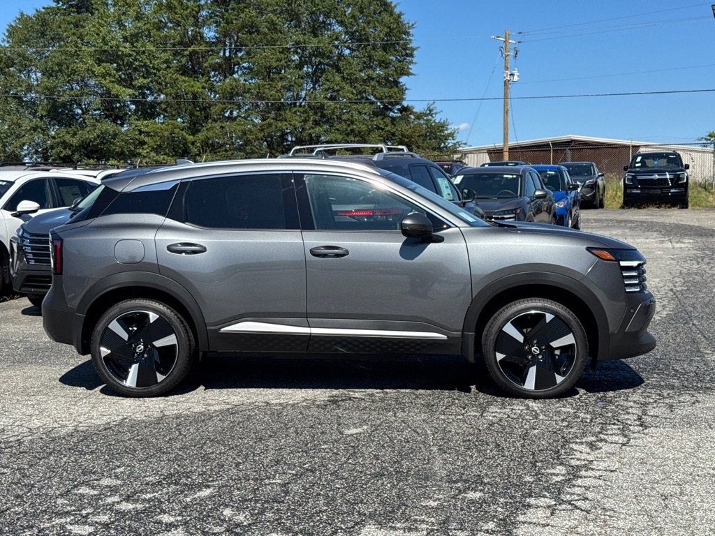 New 2025 Nissan Kicks SR image 2
