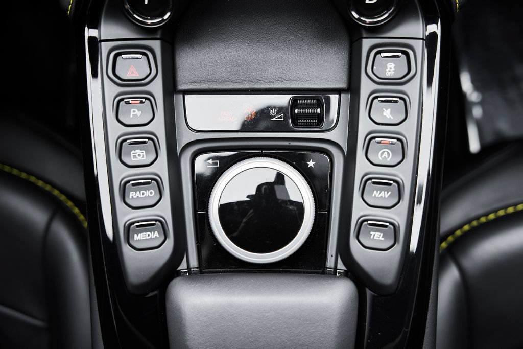 Used 2023 Aston Martin V8 Vantage Coupe RWD image 50