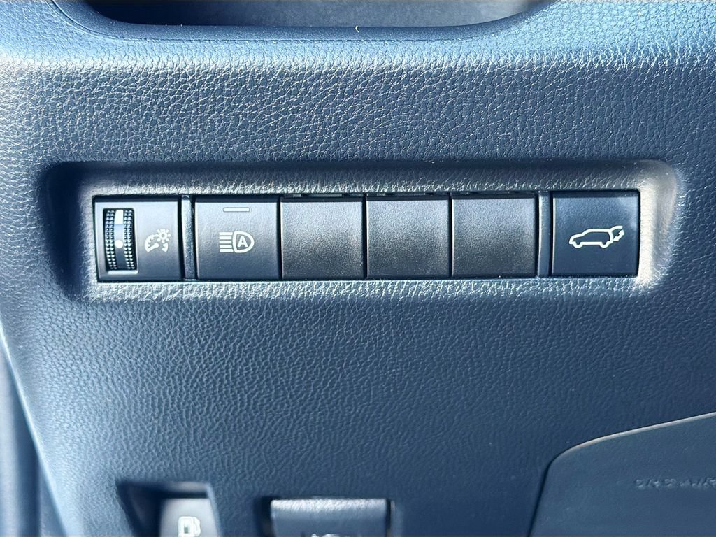 Used 2022 Toyota RAV4 XLE w/ Convenience Package AWD/4WD image 10