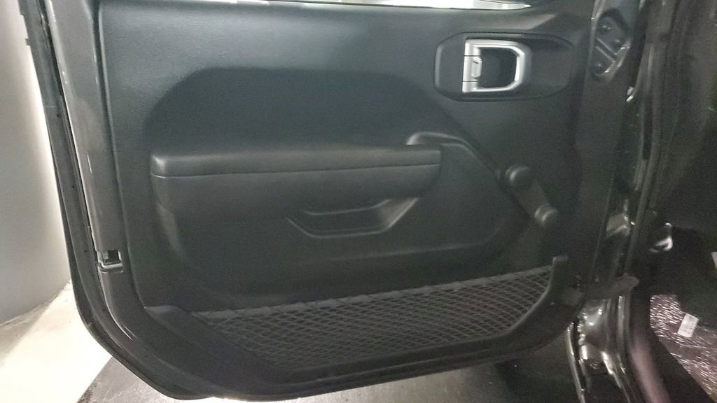 Used 2024 Jeep Gladiator Sport image 19