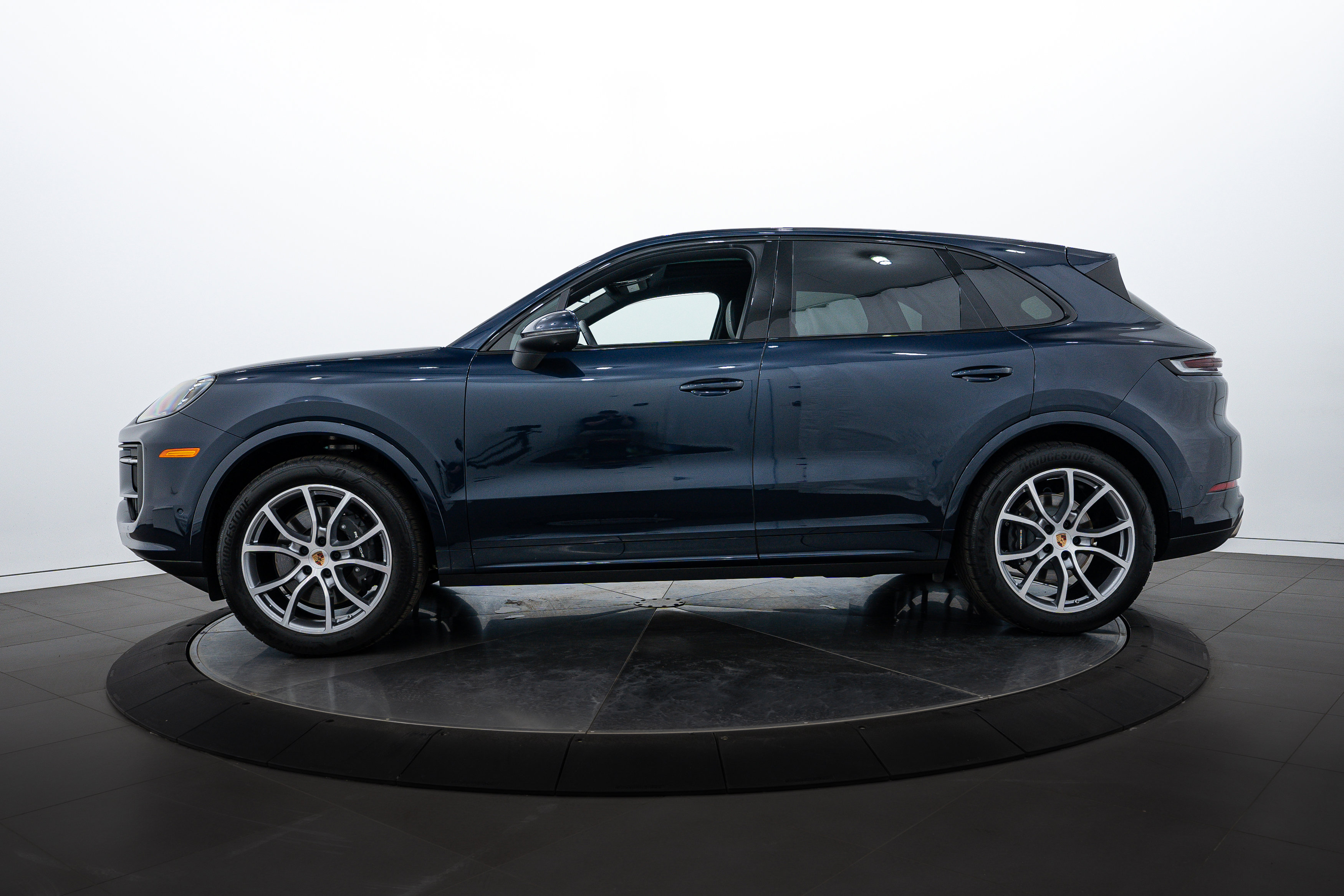 Certified 2025 Porsche Cayenne image 2