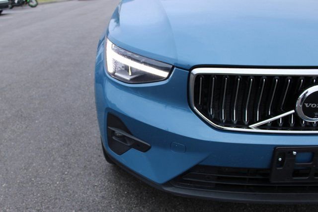 Used 2025 Volvo XC40 B5 Plus AWD/4WD image 43