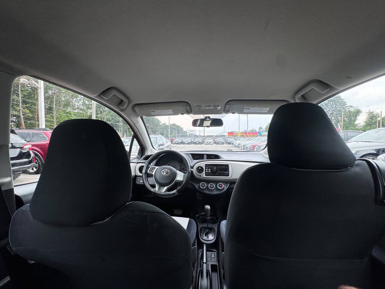 Used 2012 Toyota Yaris LE FWD image 10