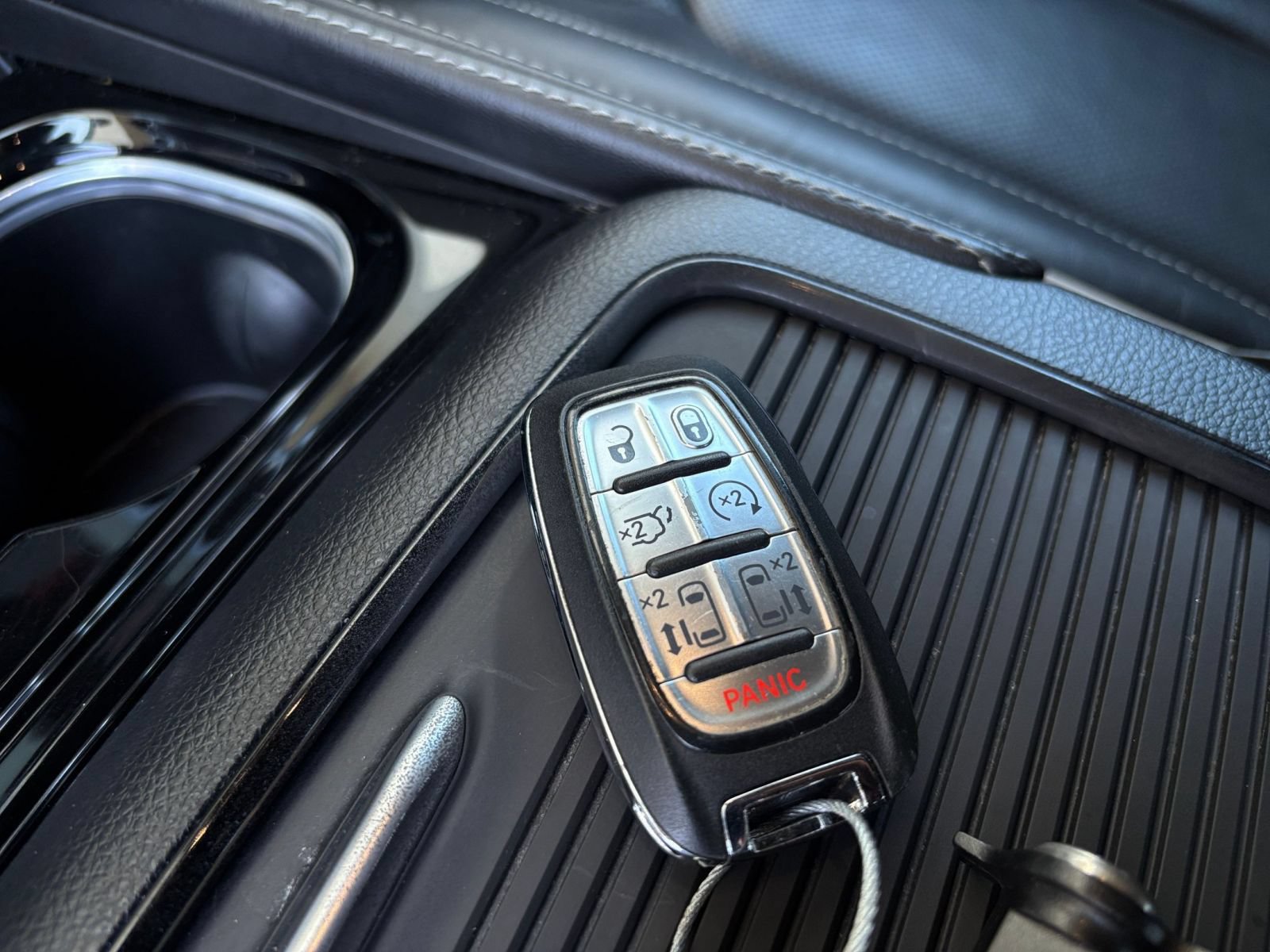 Used 2025 Chrysler Pacifica Limited FWD image 27
