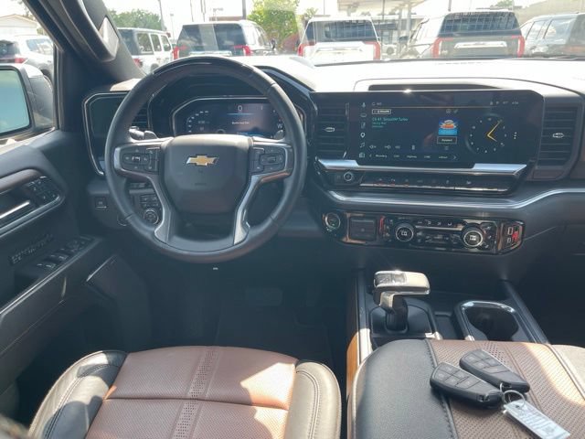 Used 2024 Chevrolet Silverado 1500 High Country w/ Technology Package AWD/4WD image 4