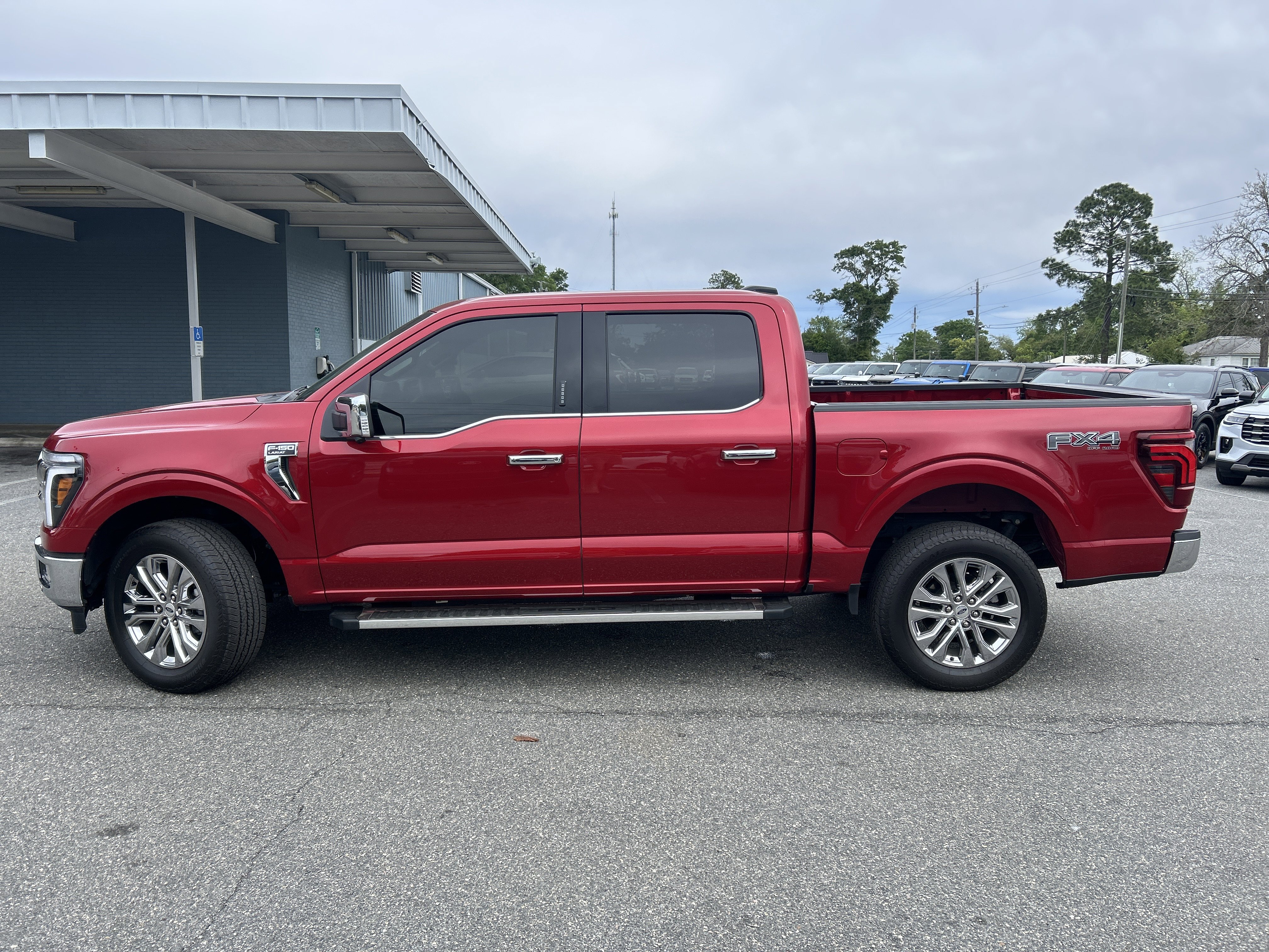 Used 2024 Ford F150 Lariat w/ FX4 Off-Road Package image 4
