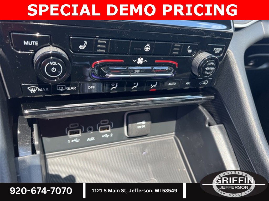 New 2025 Jeep Grand Cherokee L Laredo w/ Luxury Tech Group I image 28