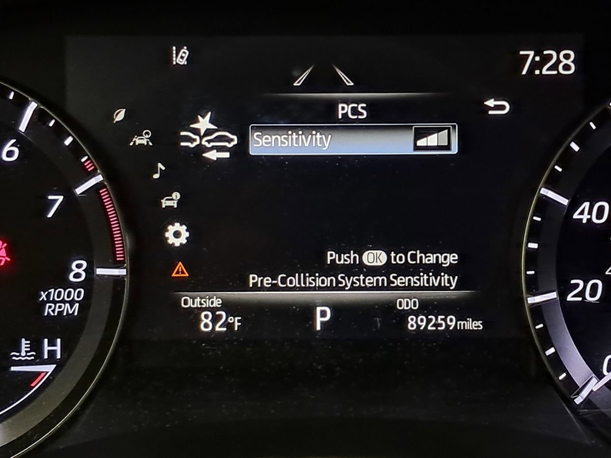 Used 2021 Toyota Highlander XLE FWD image 11