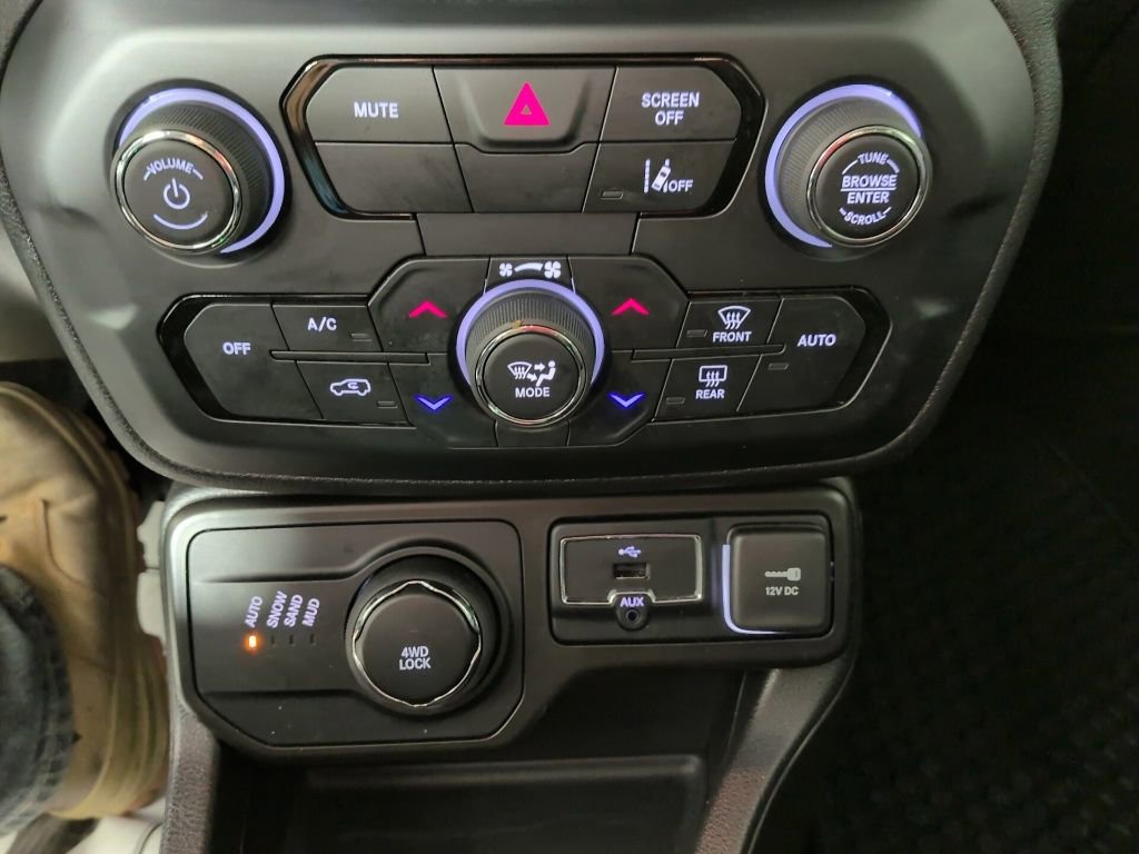 Certified 2023 Jeep Renegade Latitude w/ Sun/Sound Group image 18