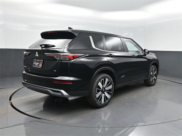 New 2025 Mitsubishi Outlander SE image 32