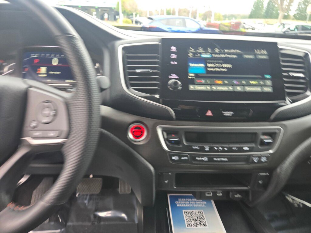 Certified 2025 Honda Passport TrailSport image 14