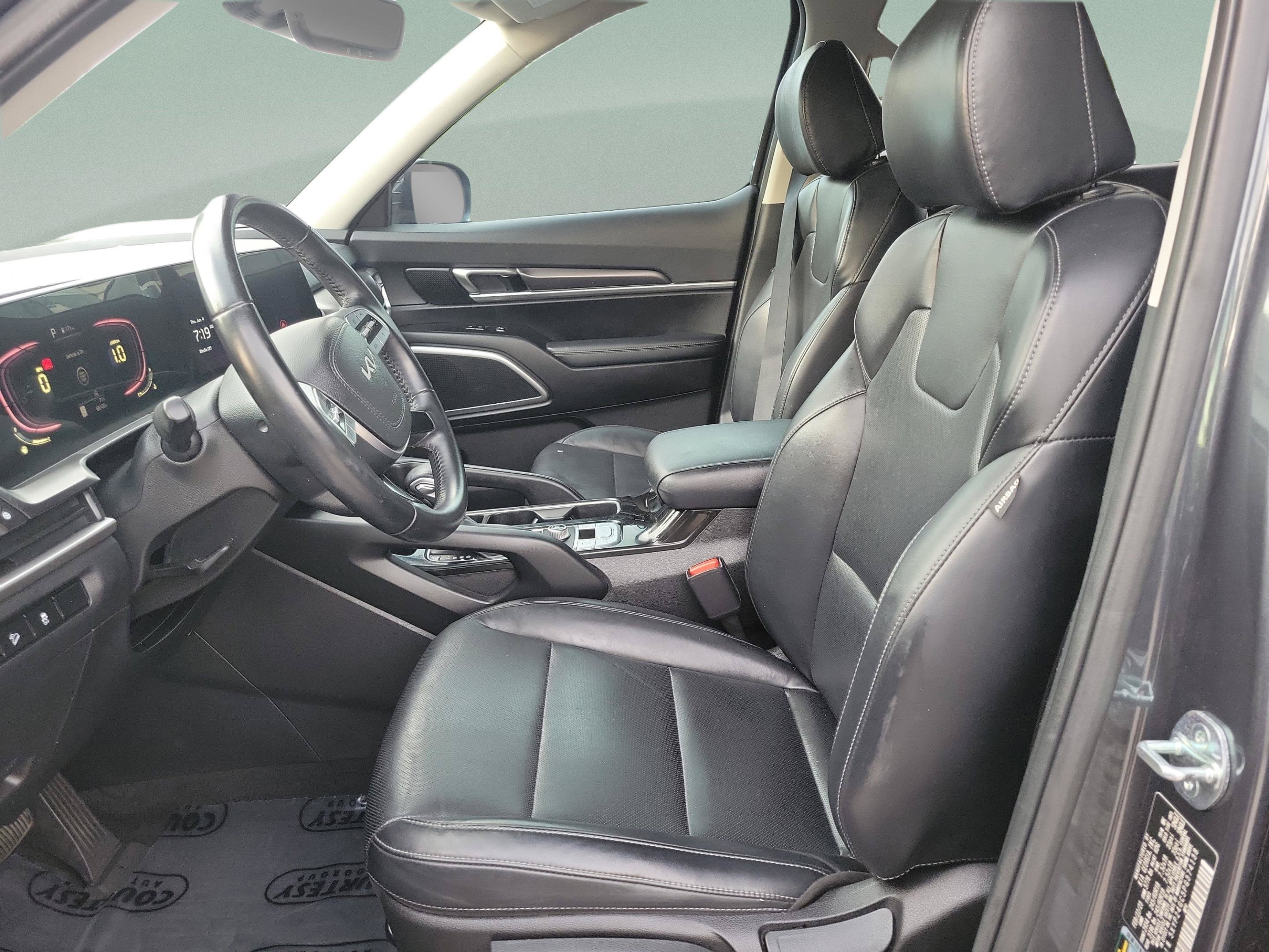 Used 2023 Kia Telluride LX FWD image 13